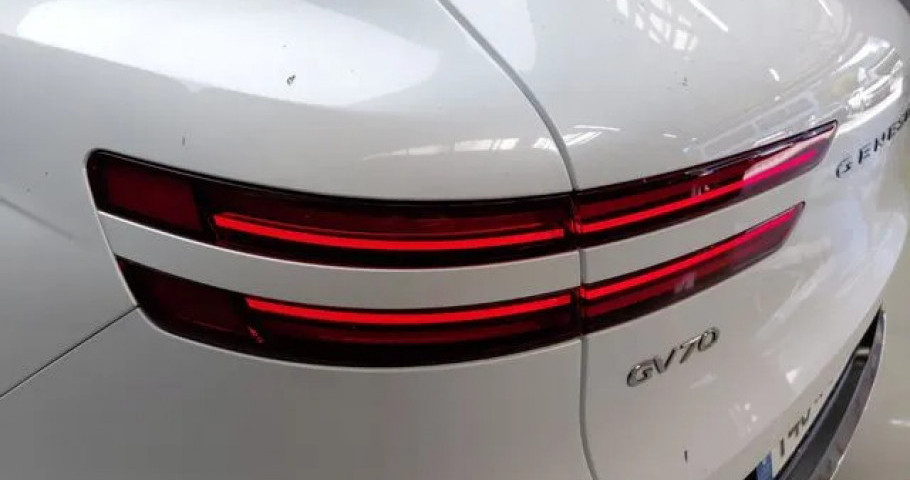 Genesis Gv70 
