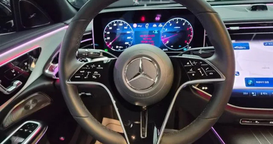 Mercedes-Benz E-Class 