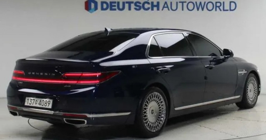 Genesis G90 