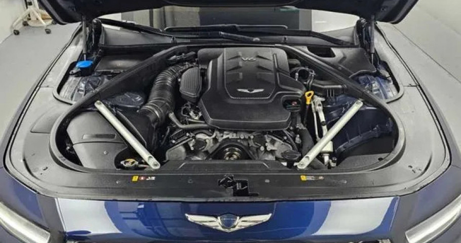 Genesis G90 