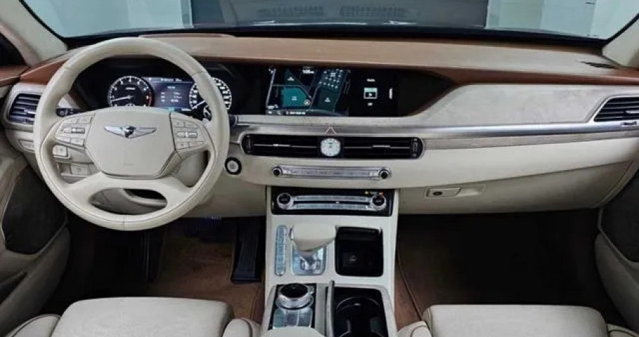 Genesis G90 