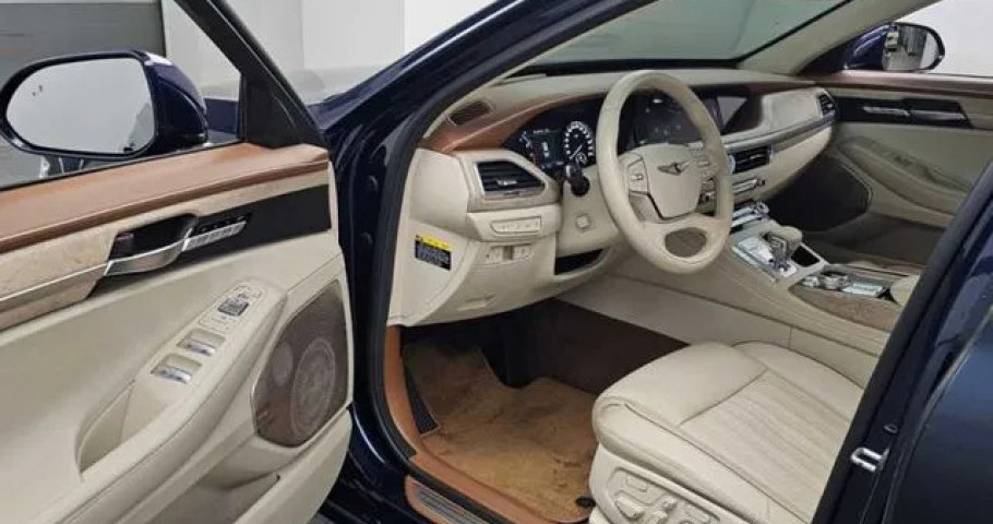 Genesis G90 