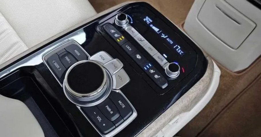 Genesis G90 