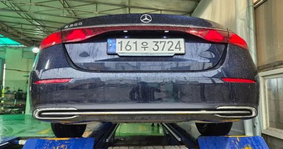 Mercedes-Benz E-Class 