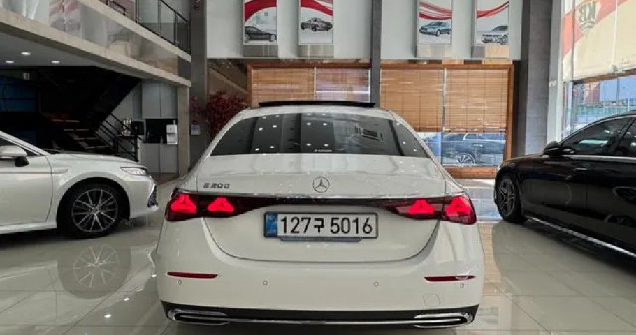 Mercedes-Benz E-Class 