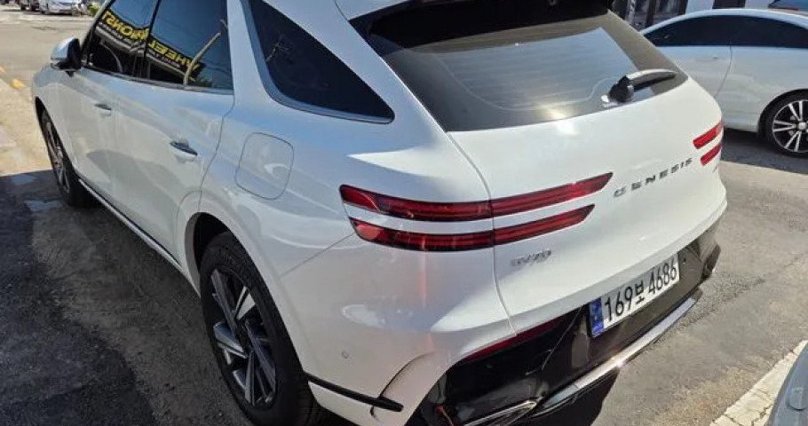 Genesis Gv70 