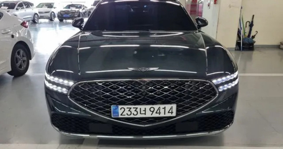 Genesis G90 