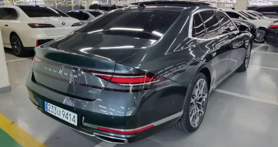 Genesis G90 