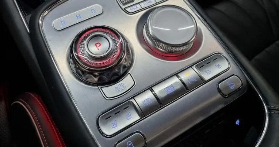 Genesis G90 