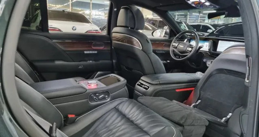 Genesis G90 