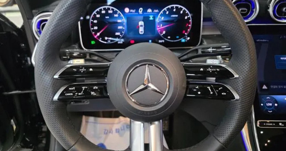 Mercedes-Benz C-Class 