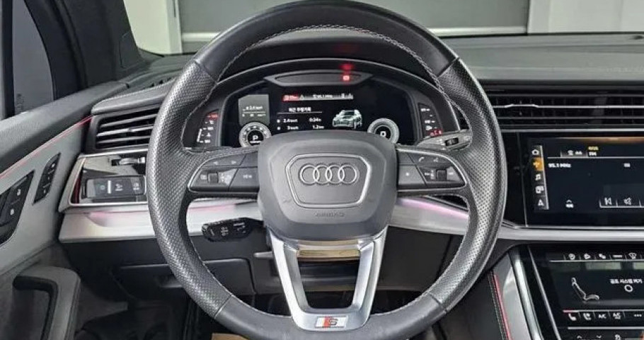 Audi Q7 