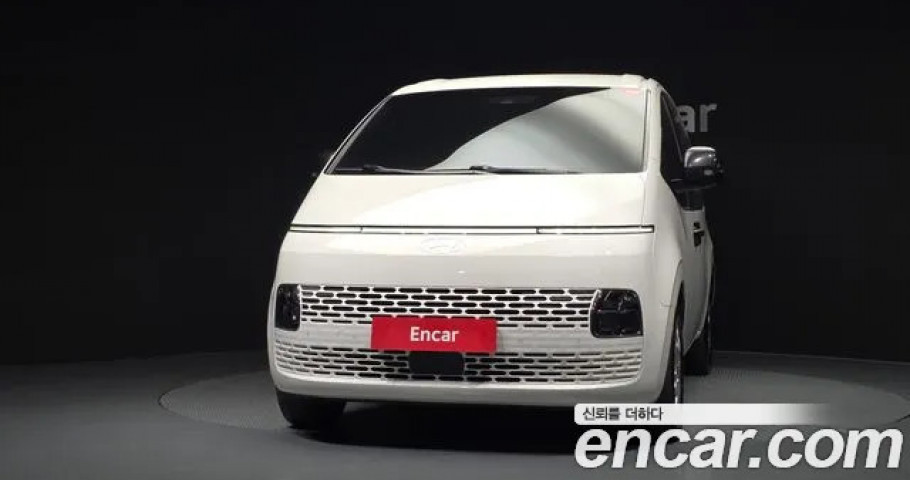 Hyundai Staria 