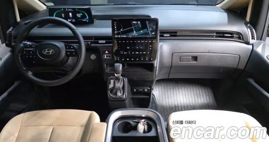 Hyundai Staria 