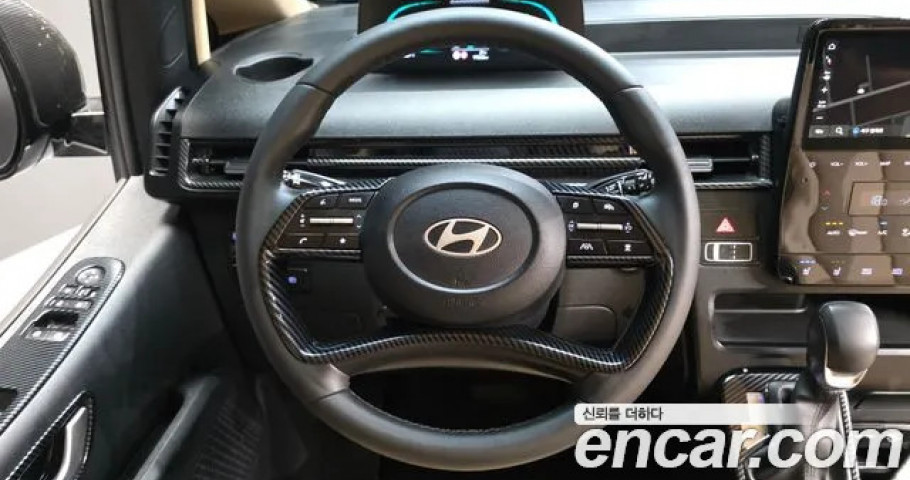 Hyundai Staria 