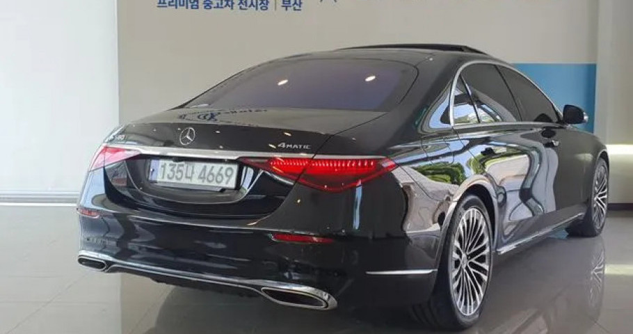 Mercedes-Benz S-Class 
