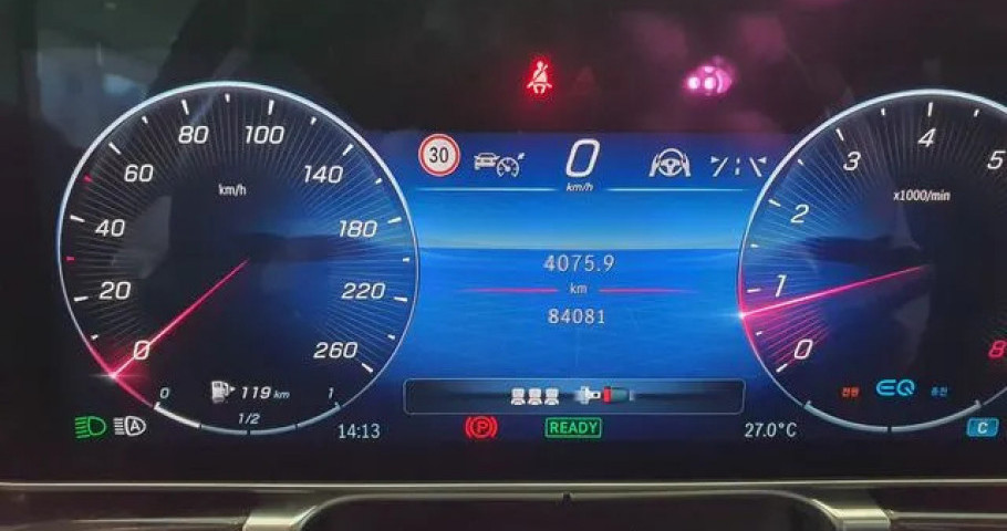 Mercedes-Benz S-Class 