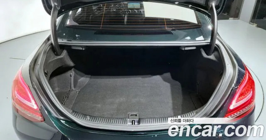 Mercedes-Benz C-Class 