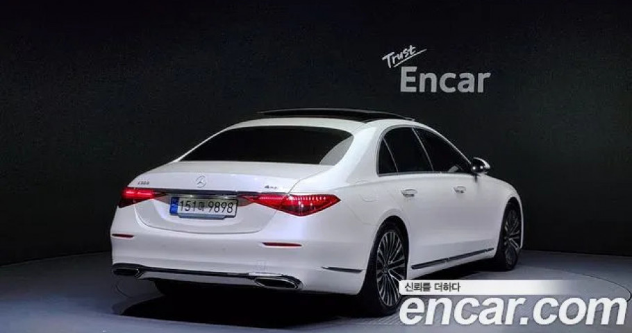 Mercedes-Benz S-Class 