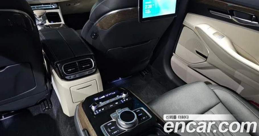 Genesis G90 