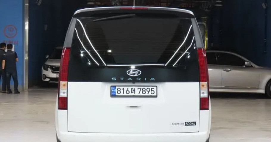 Hyundai Staria 