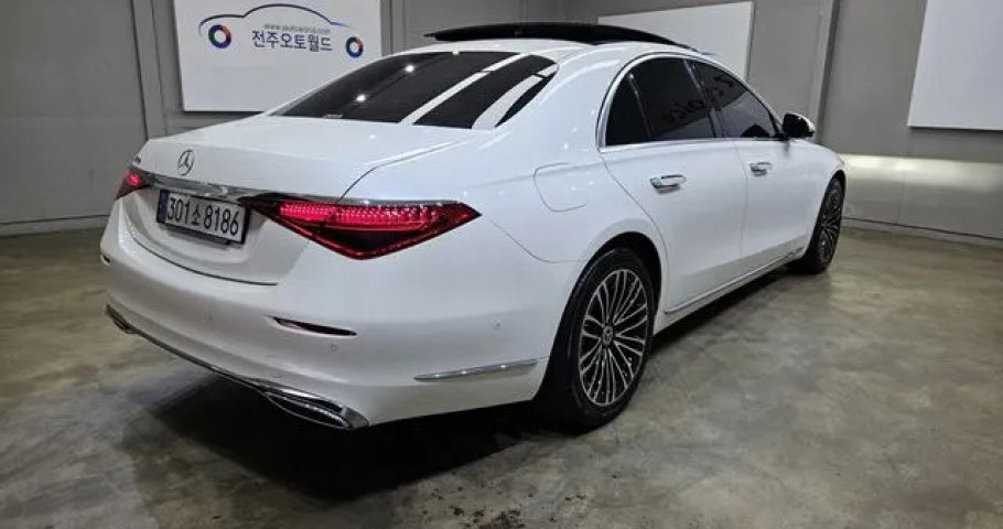 Mercedes-Benz S-Class 