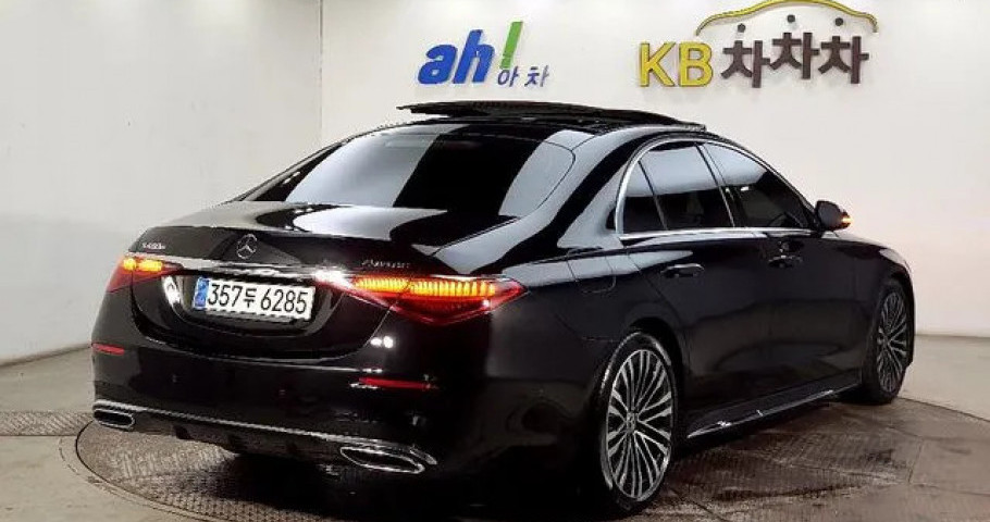 Mercedes-Benz S-Class 