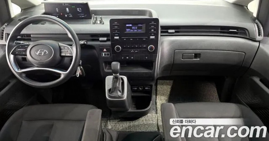 Hyundai Staria 