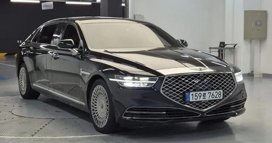 Genesis G90 