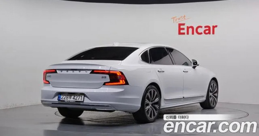 Volvo S90 