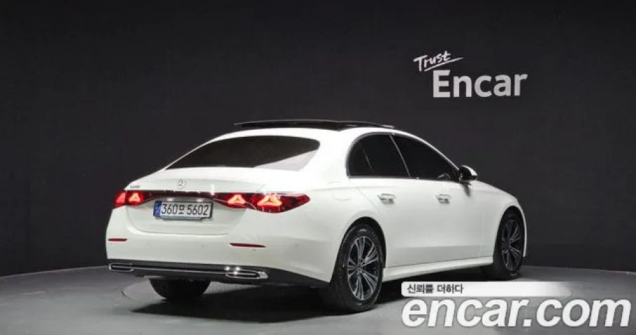 Mercedes-Benz E-Class 