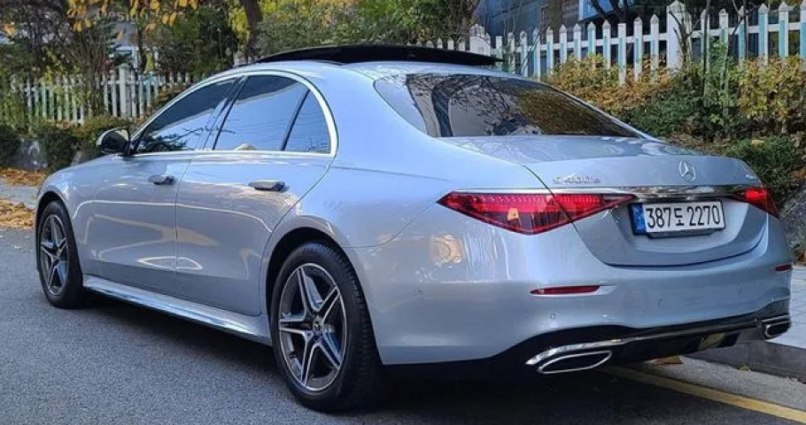 Mercedes-Benz S-Class 