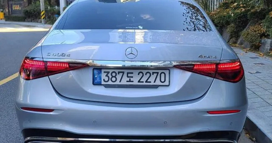 Mercedes-Benz S-Class 