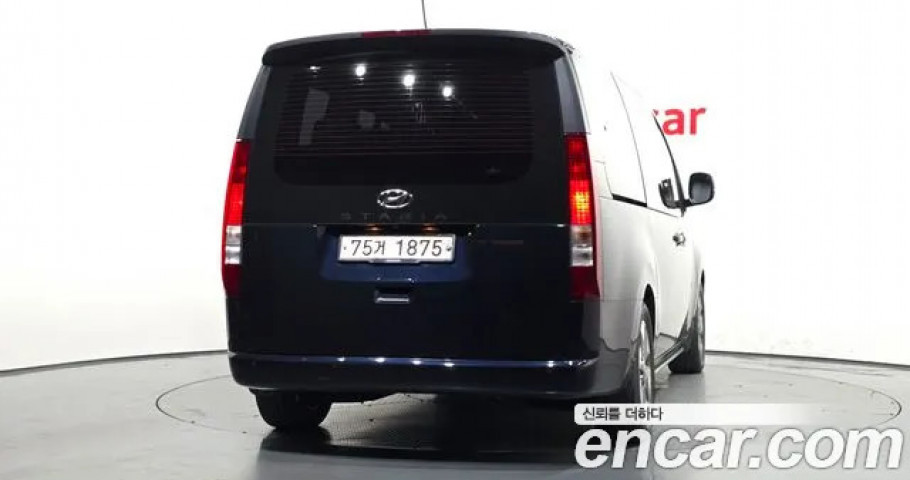 Hyundai Staria 