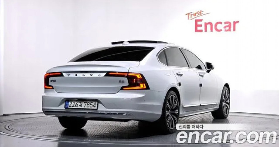 Volvo S90 