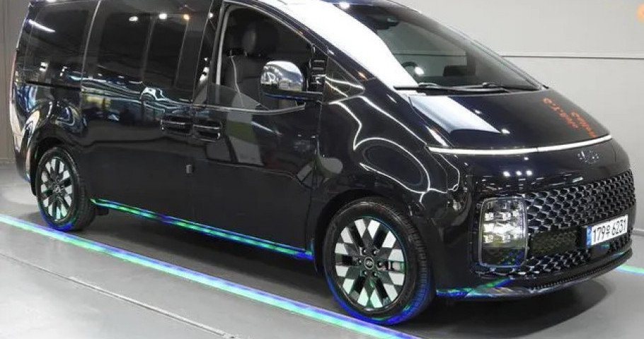 Hyundai Staria 