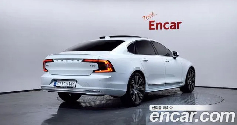 Volvo S90 
