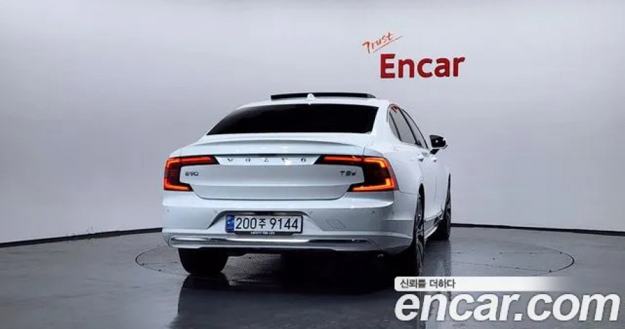 Volvo S90 