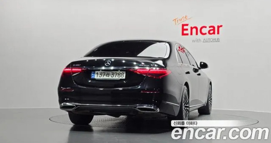 Mercedes-Benz S-Class 