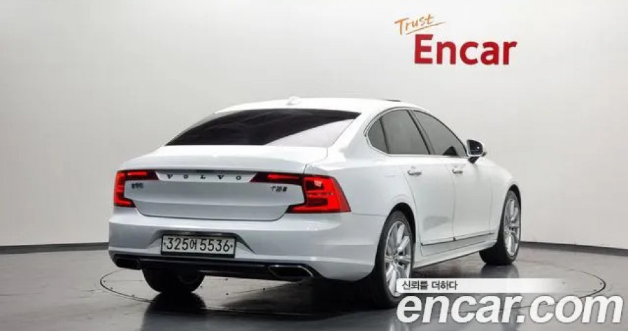 Volvo S90 