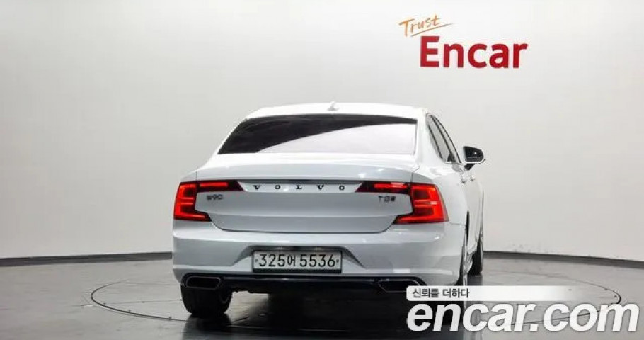 Volvo S90 