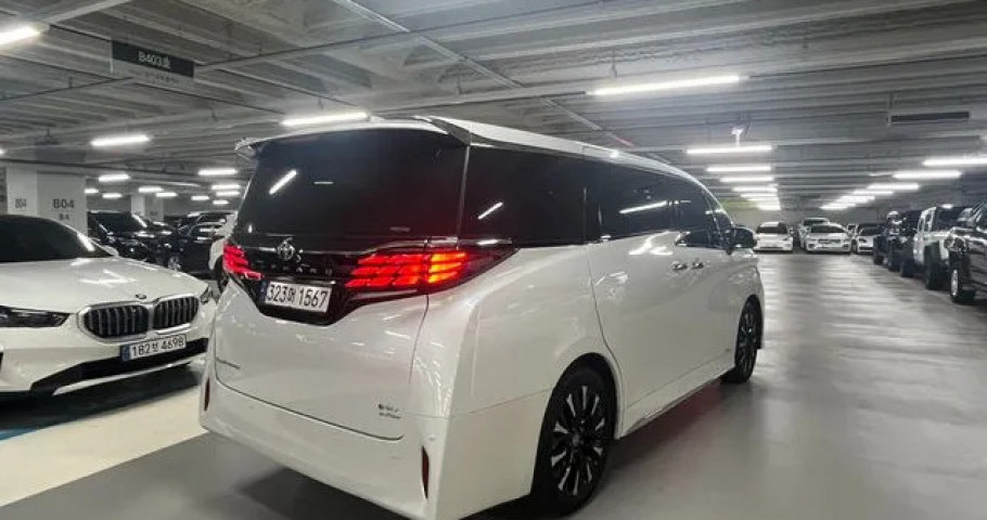 Toyota Alphard 