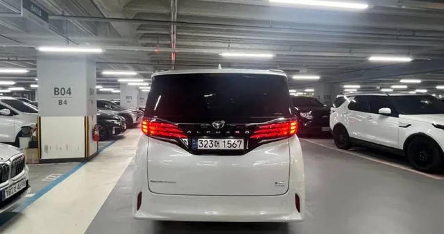Toyota Alphard 