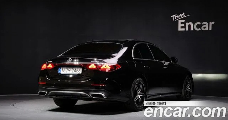 Mercedes-Benz E-Class 