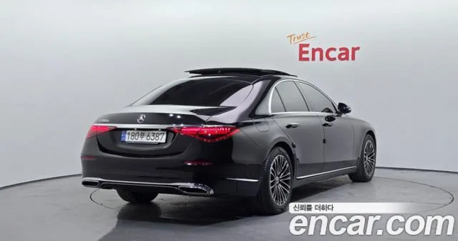 Mercedes-Benz S-Class 