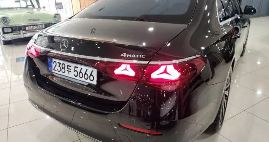 Mercedes-Benz E-Class 