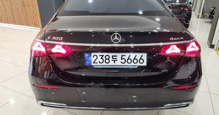 Mercedes-Benz E-Class 