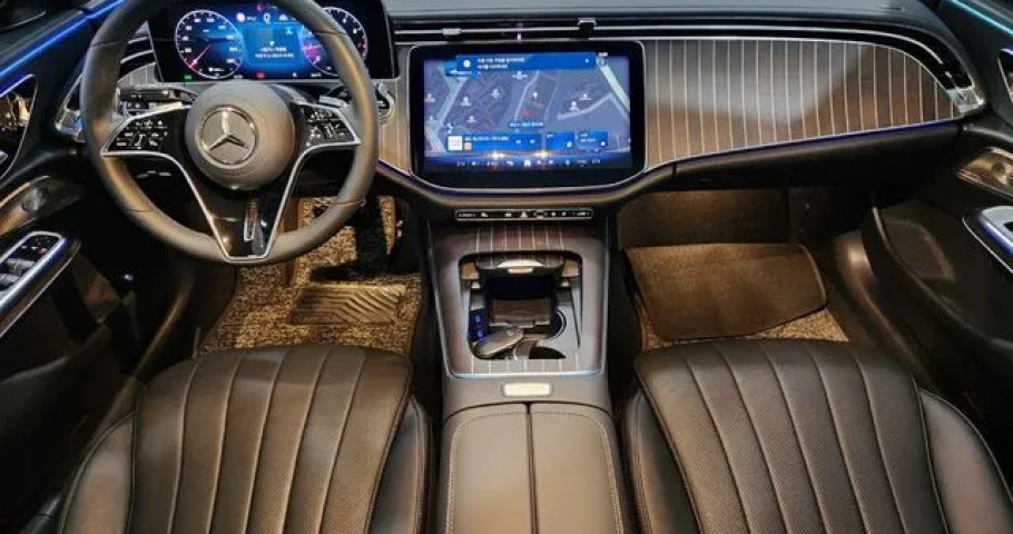 Mercedes-Benz E-Class 