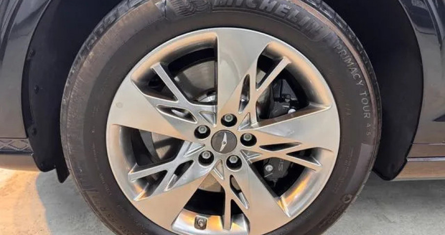 Genesis Gv70 