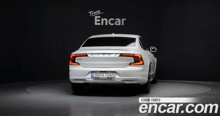 Volvo S90 